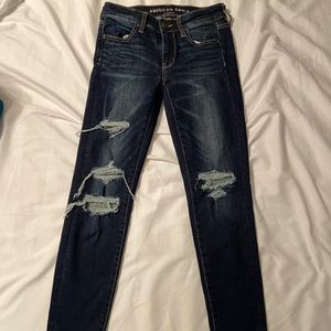 Women’s American Eagle ripped skinny jeans